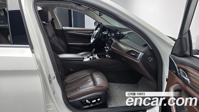 BMW 5-Series 520d xDrive Luxury Plus