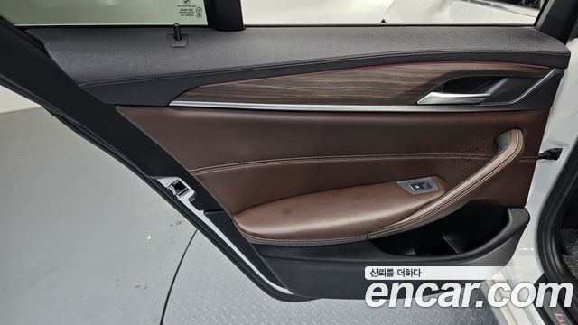 BMW 5-Series 520d xDrive Luxury Plus