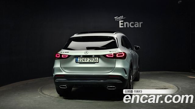 Mercedes-Benz GLA-Class GLA250 4MATIC