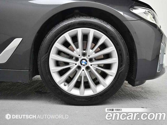 BMW 5-Series 523d xDrive Luxury