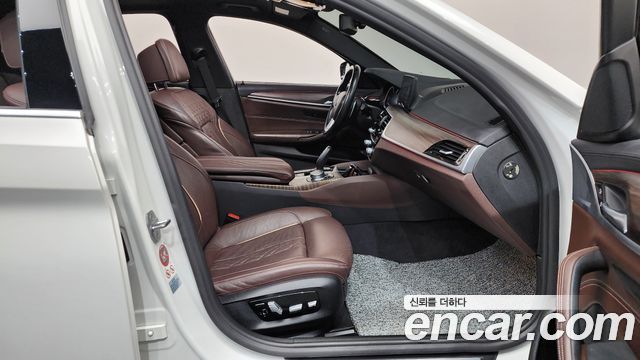 BMW 5-Series 520d xDrive M Sport Package Plus