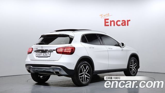 Mercedes-Benz GLA-Class GLA220