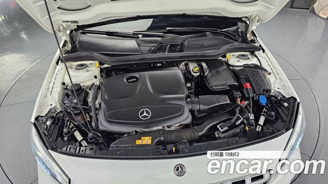 Mercedes-Benz GLA-Class GLA220