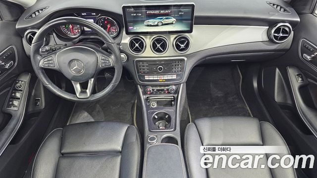 Mercedes-Benz GLA-Class GLA220
