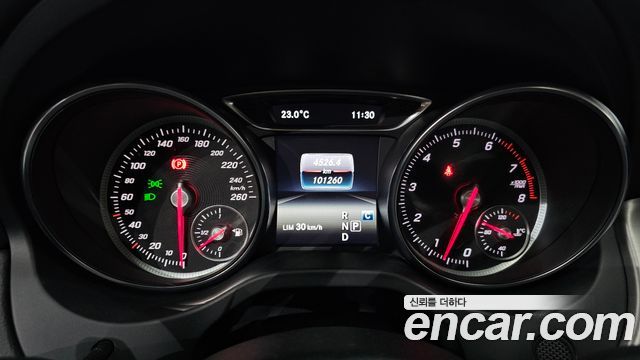 Mercedes-Benz GLA-Class GLA220