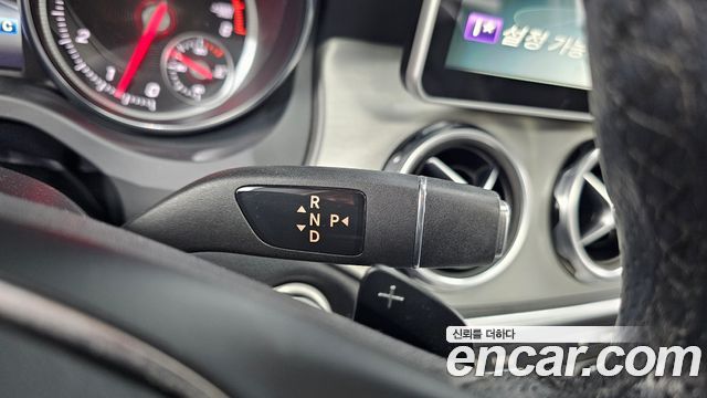 Mercedes-Benz GLA-Class GLA220