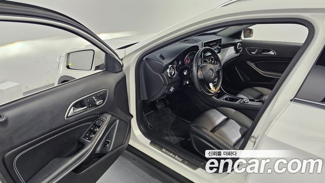 Mercedes-Benz GLA-Class GLA220