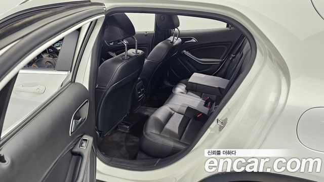Mercedes-Benz GLA-Class GLA220