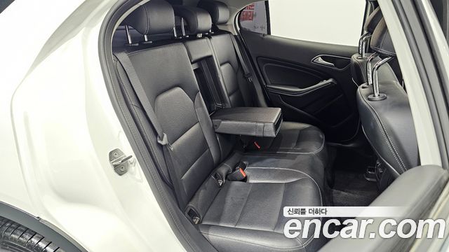 Mercedes-Benz GLA-Class GLA220