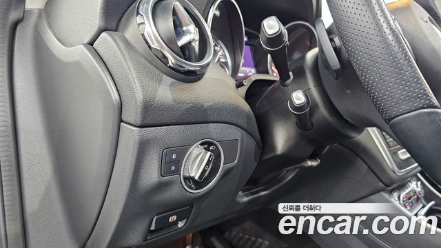 Mercedes-Benz GLA-Class GLA220