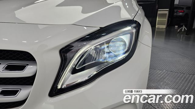 Mercedes-Benz GLA-Class GLA220