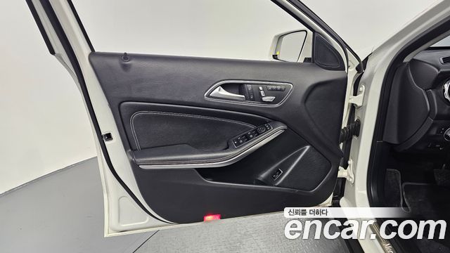 Mercedes-Benz GLA-Class GLA220