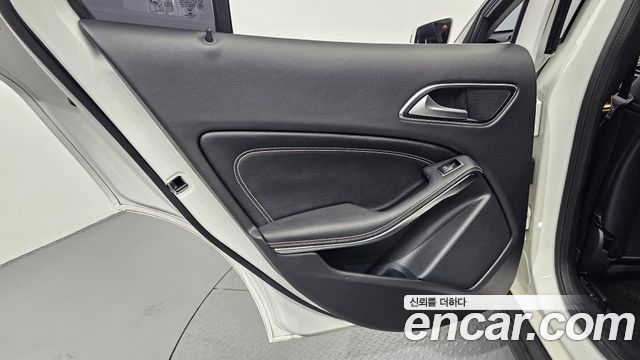 Mercedes-Benz GLA-Class GLA220