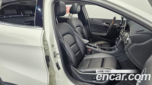 Mercedes-Benz GLA-Class GLA220