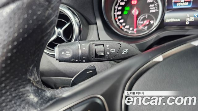 Mercedes-Benz GLA-Class GLA220