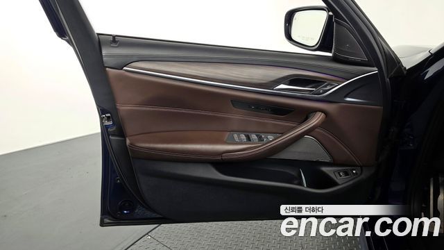 BMW 5-Series 530e M Sport