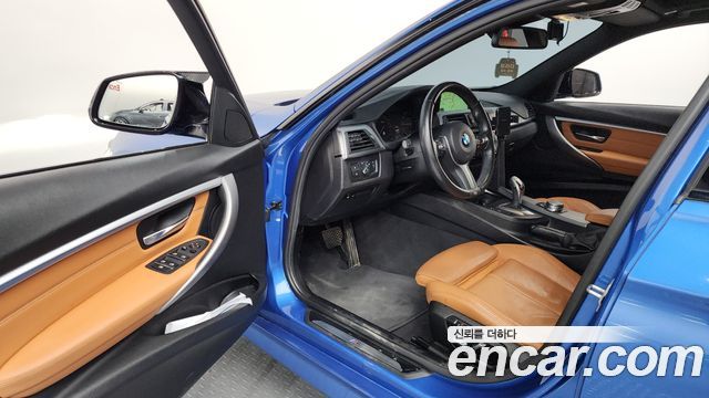 BMW 3-Series 330i M Sport Shadow