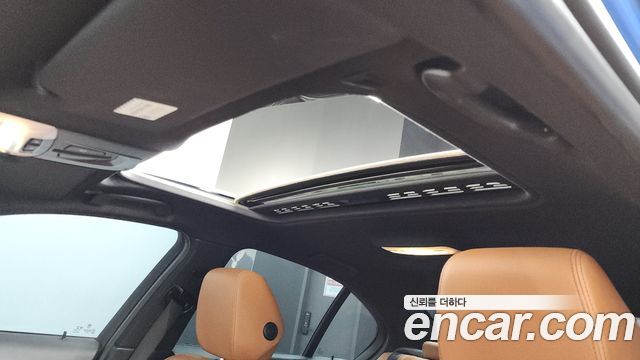BMW 3-Series 330i M Sport Shadow