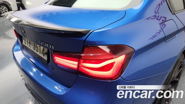 BMW 3-Series 330i M Sport Shadow