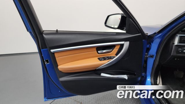 BMW 3-Series 330i M Sport Shadow