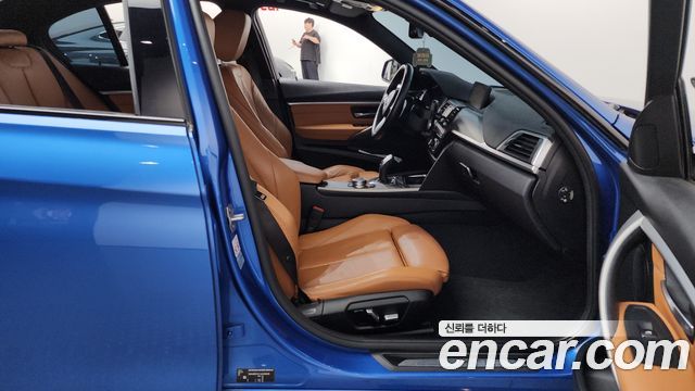 BMW 3-Series 330i M Sport Shadow
