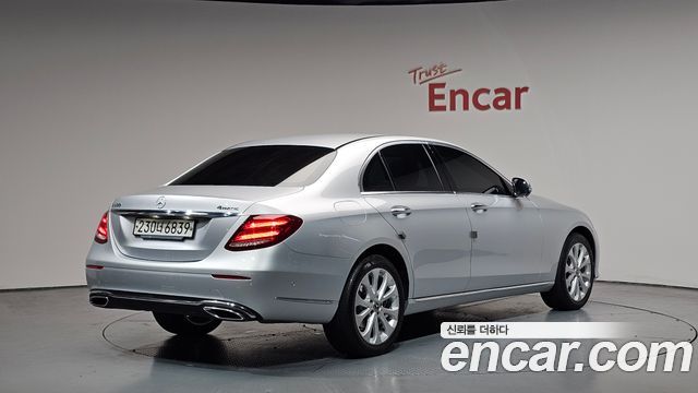 Mercedes-Benz E-Class E300 4MATIC Exclusive