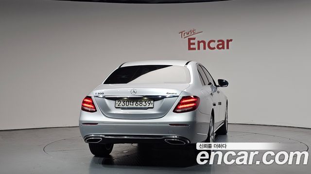 Mercedes-Benz E-Class E300 4MATIC Exclusive