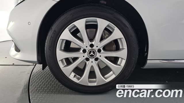 Mercedes-Benz E-Class E300 4MATIC Exclusive