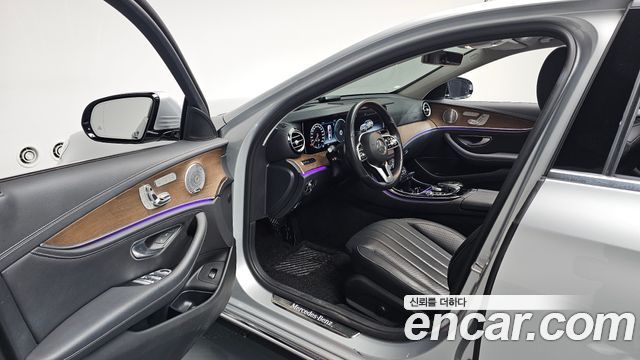 Mercedes-Benz E-Class E300 4MATIC Exclusive