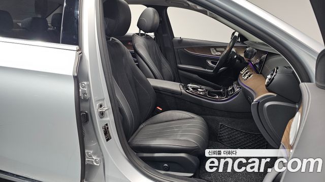 Mercedes-Benz E-Class E300 4MATIC Exclusive