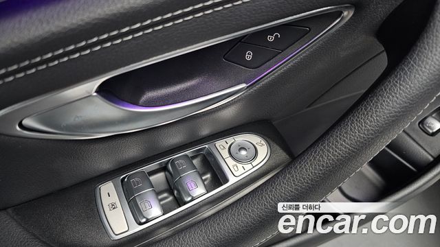Mercedes-Benz E-Class E300 4MATIC Exclusive