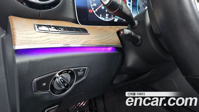 Mercedes-Benz E-Class E300 4MATIC Exclusive