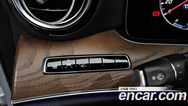 Mercedes-Benz E-Class E300 4MATIC Exclusive