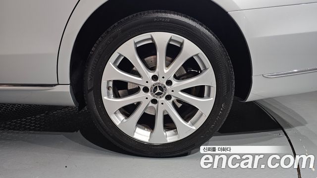 Mercedes-Benz E-Class E300 4MATIC Exclusive