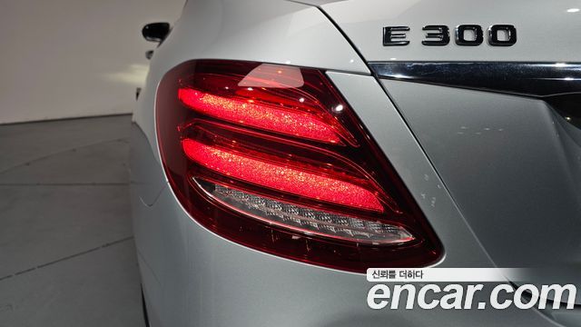 Mercedes-Benz E-Class E300 4MATIC Exclusive