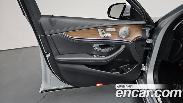 Mercedes-Benz E-Class E300 4MATIC Exclusive