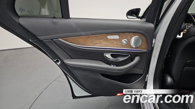 Mercedes-Benz E-Class E300 4MATIC Exclusive