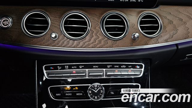 Mercedes-Benz E-Class E300 4MATIC Exclusive