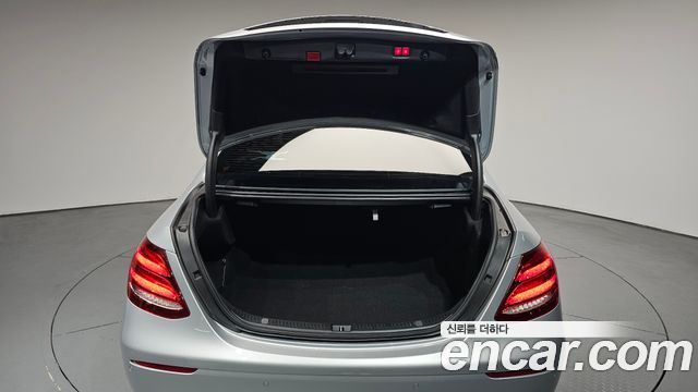 Mercedes-Benz E-Class E300 4MATIC Exclusive