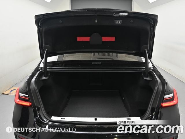 BMW 7-Series 740Li xDrive M Sport Package