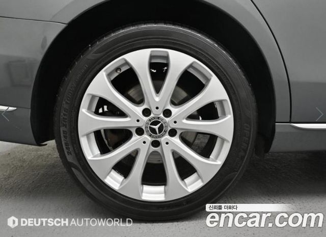 Mercedes-Benz E-Class E300 4MATIC Exclusive