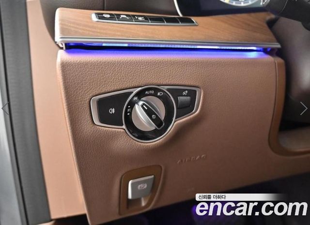Mercedes-Benz E-Class E300 4MATIC Exclusive