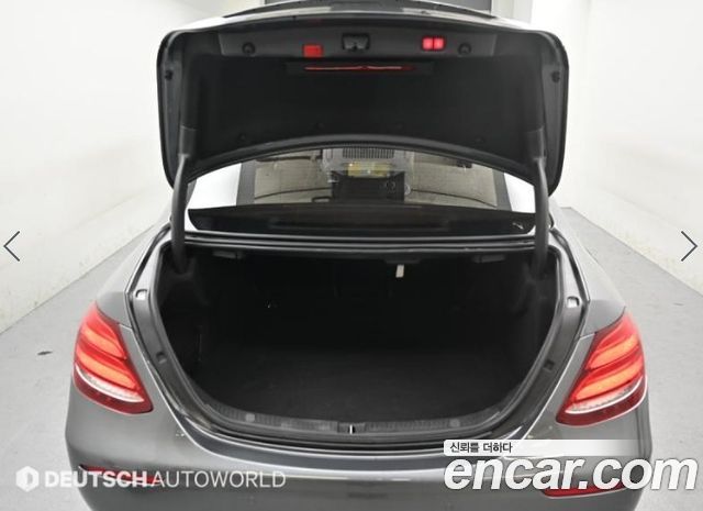 Mercedes-Benz E-Class E300 4MATIC Exclusive