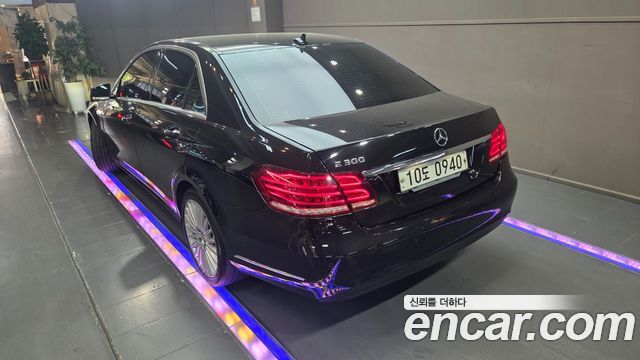 Mercedes-Benz E-Class E300 Elegance