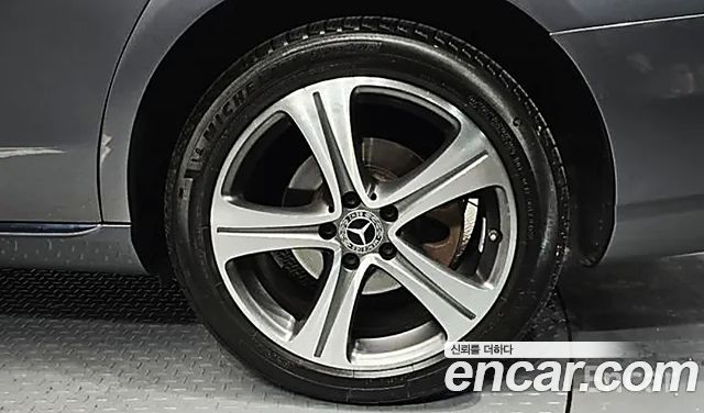 Mercedes-Benz E-Class E220d Avantgarde