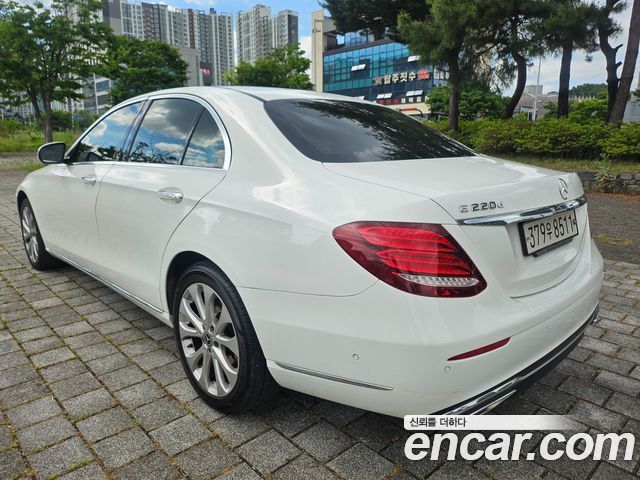 Mercedes-Benz E-Class E220d Exclusive