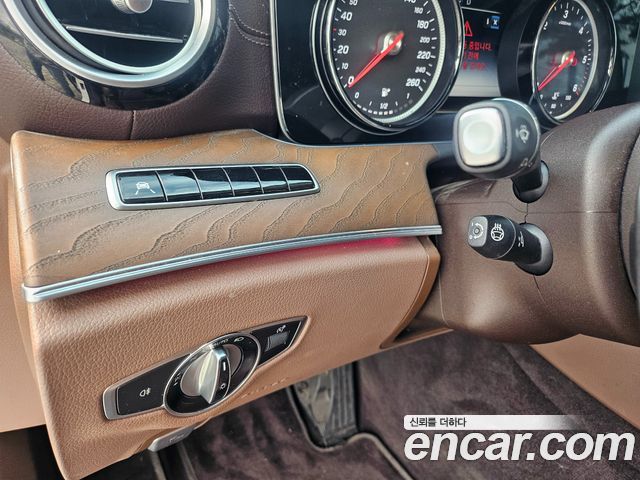Mercedes-Benz E-Class E220d Exclusive