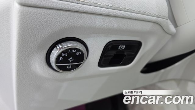 Mercedes-Benz EQE EQE300