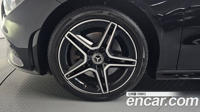 Mercedes-Benz CLA-Class CLA250 4MATIC