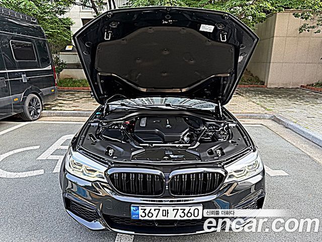 BMW 5-Series 530i M Sport Package Plus
